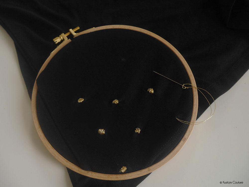 Customiser une jupe basique noire avec de la broderie | Kustom Couture