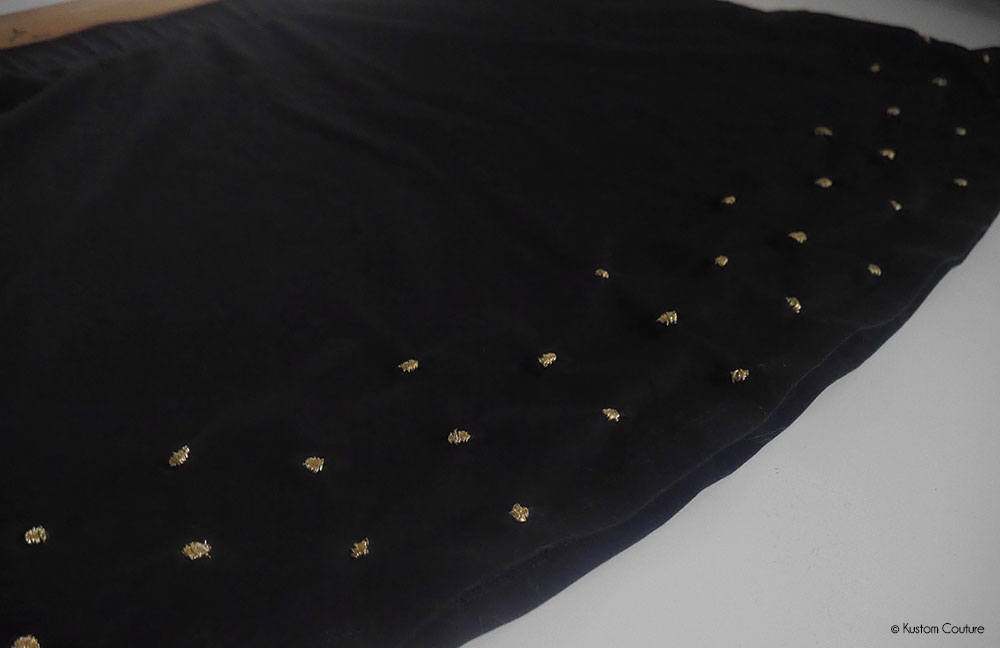 Customiser une jupe basique noire avec de la broderie | Kustom Couture